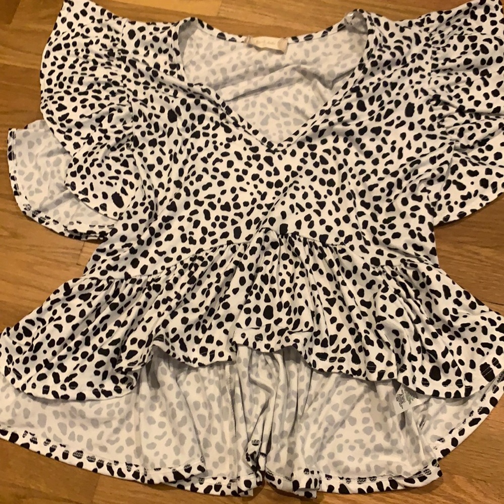 spotted black and white cute top